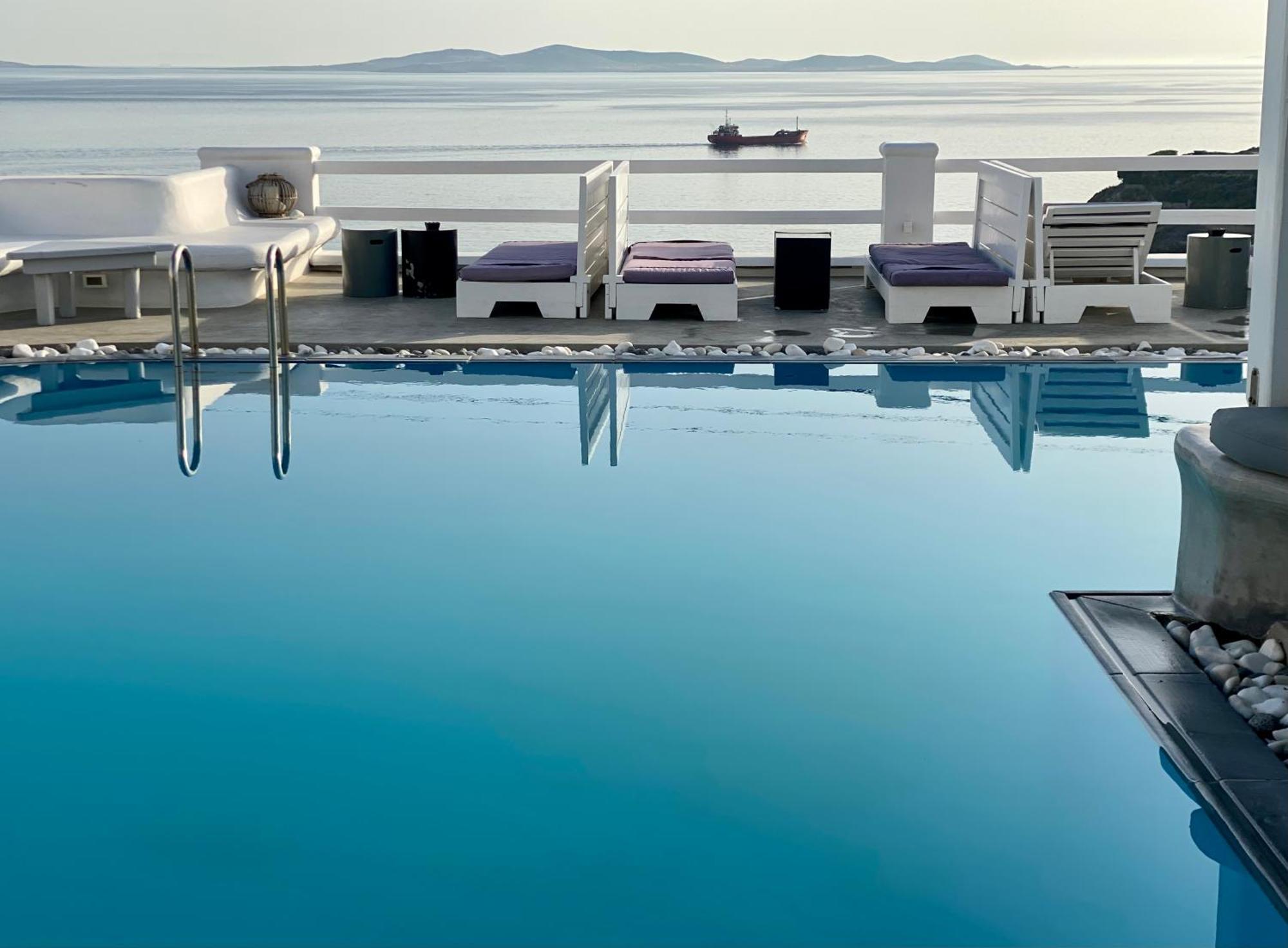 Aparthotel Flaskos Luxury Suites