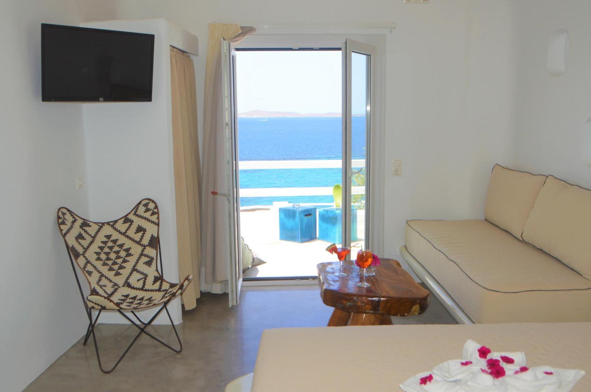 Aparthotel Flaskos Luxury Suites